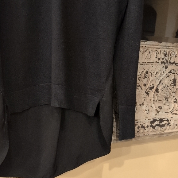 Banana Republic Black V-Neck Sweater - Picture 9 of 13